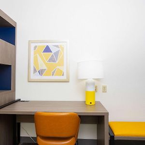 Queen Suite Mobility accessible